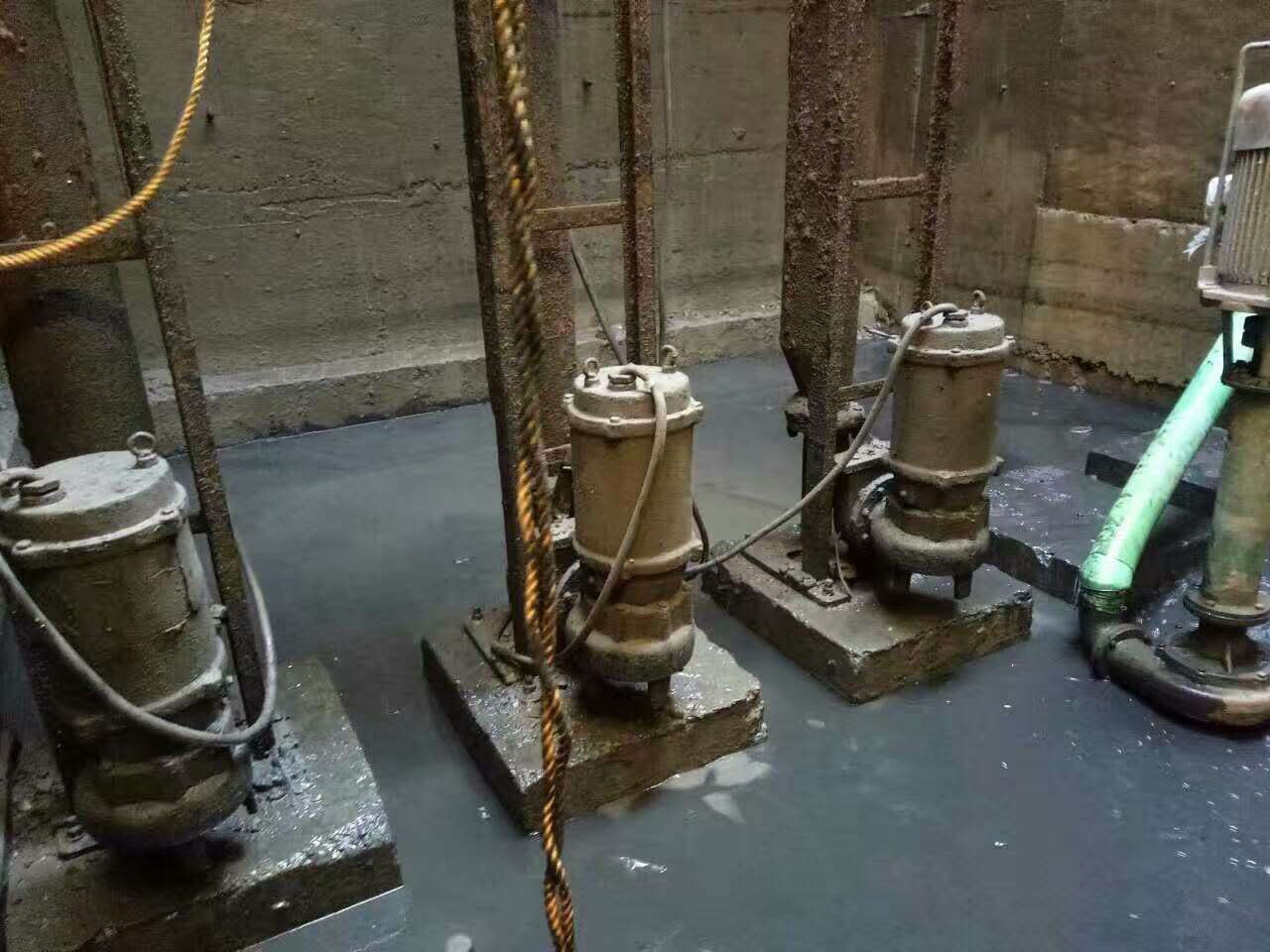 铁门关污水池清理